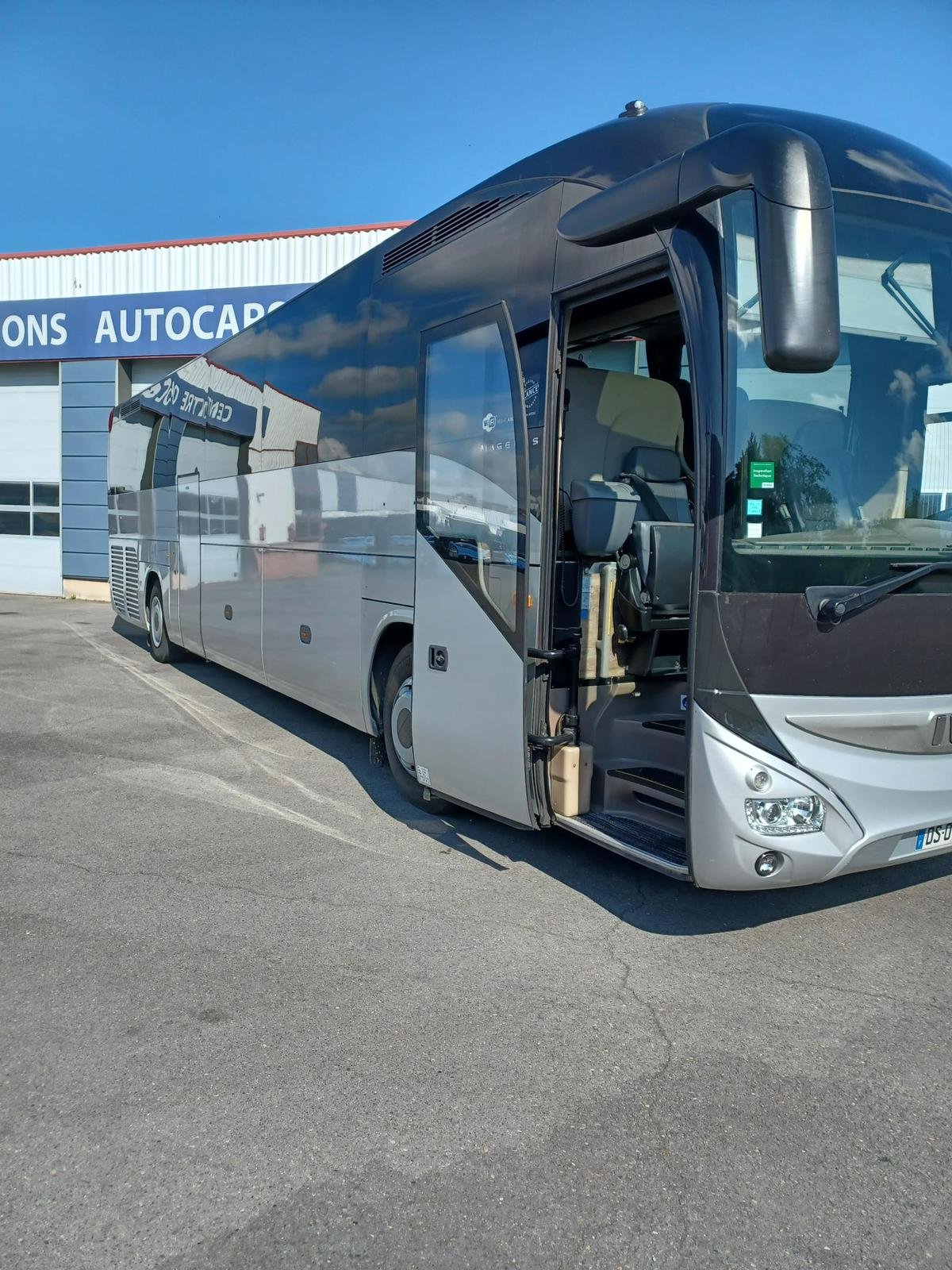 You are currently viewing Coach Rental Davos: Zurich Airport to Alps Best Guide