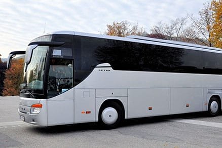 Aluguer de autocarro em Montpellier para viagens de grupo em França